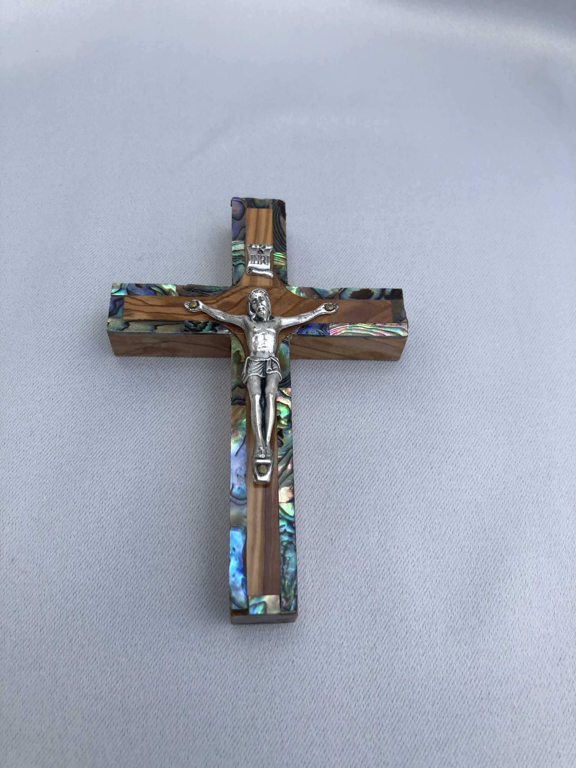 Latin Crucifix 12 cm Abalone line