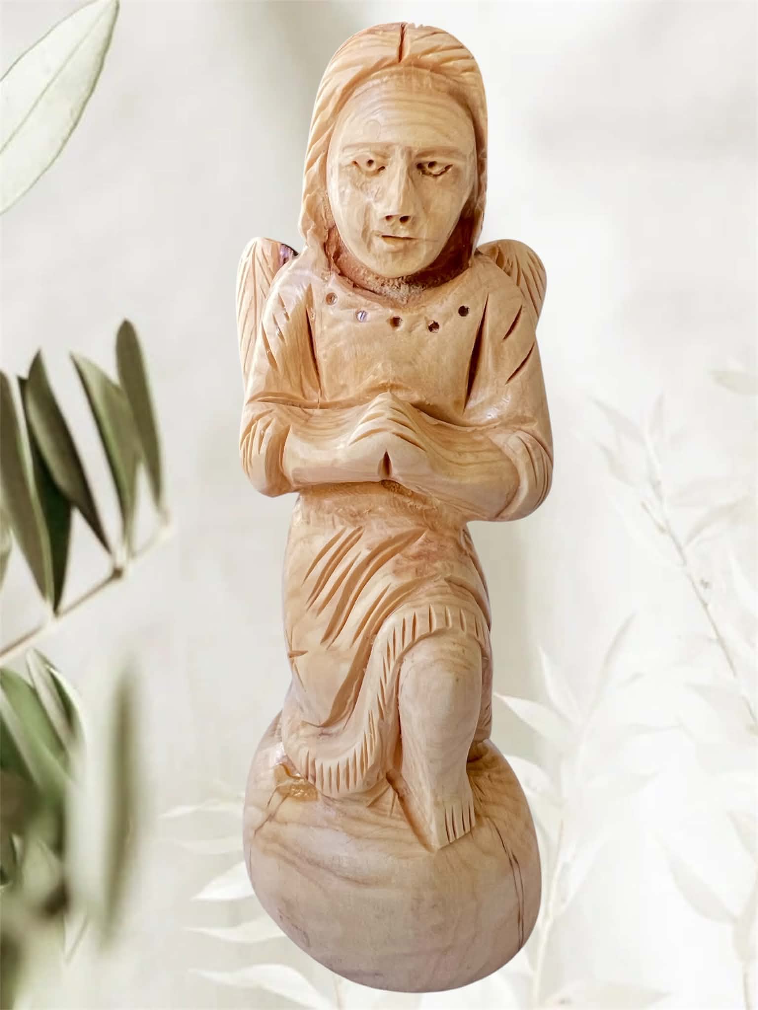 Detailed Praying Kneeling Angel 02