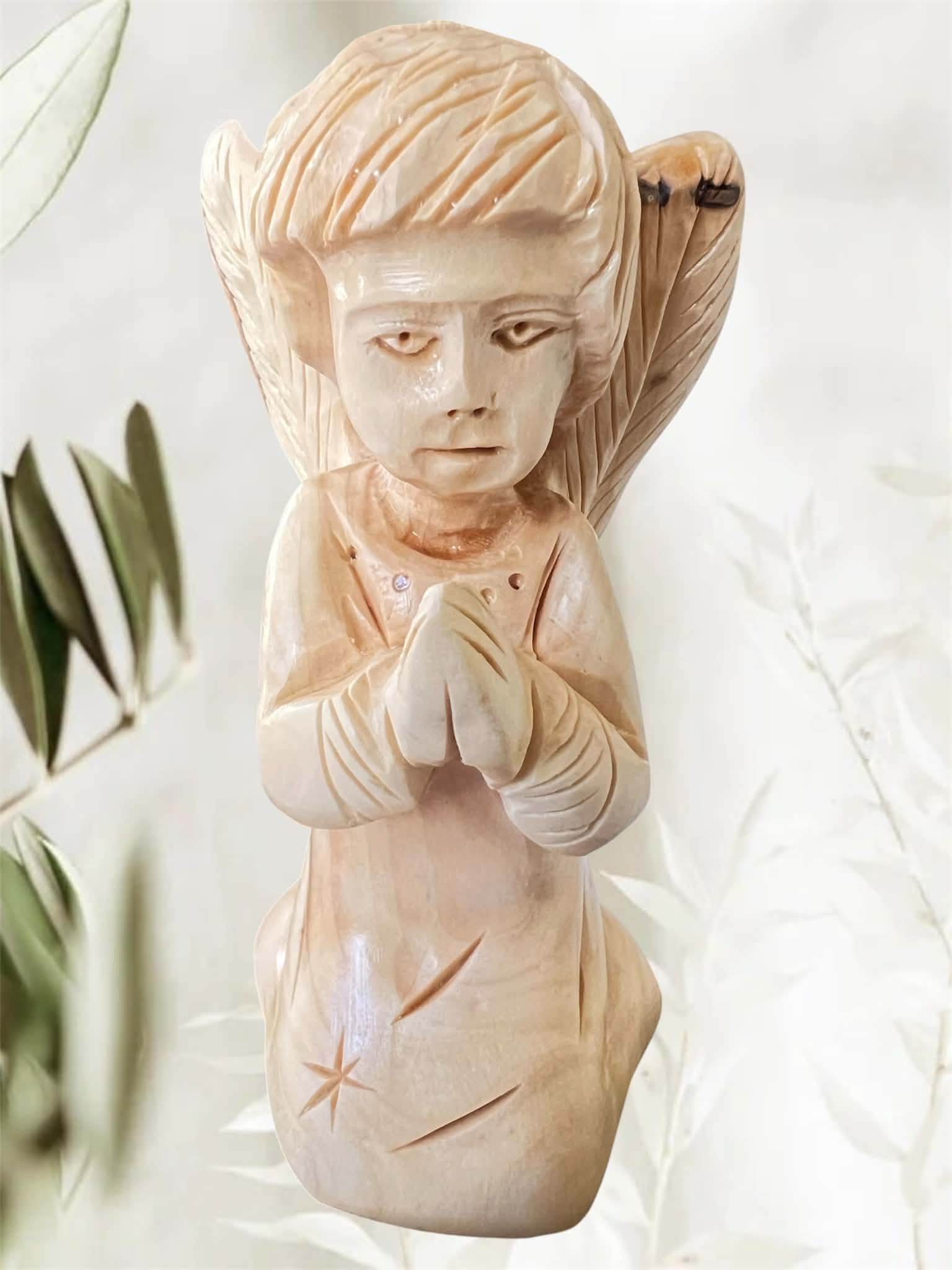 Detailed Kneeling Praying Angel 01